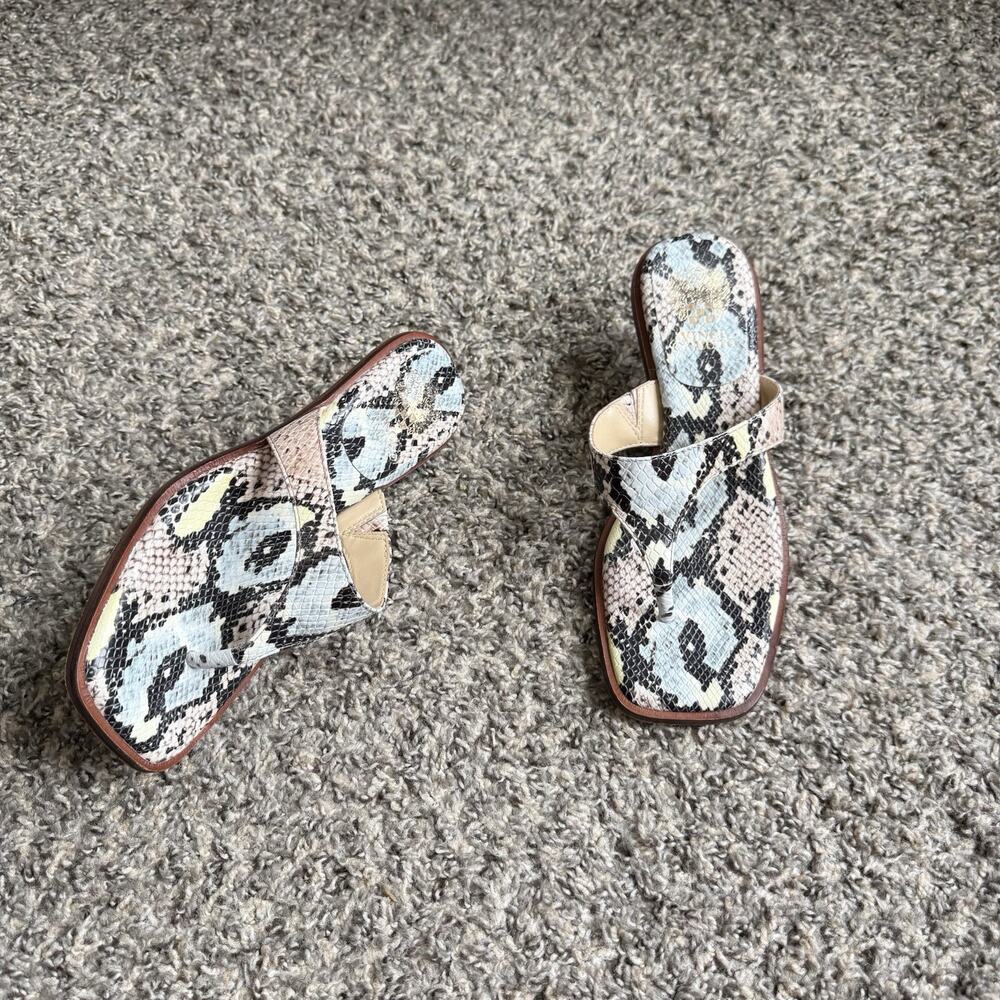 Vince Camuto Cannetta Sandals Thong Kitten Heels Size 7 Snake Skin Leather
